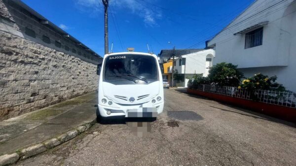 Nissan mt 3000 2006