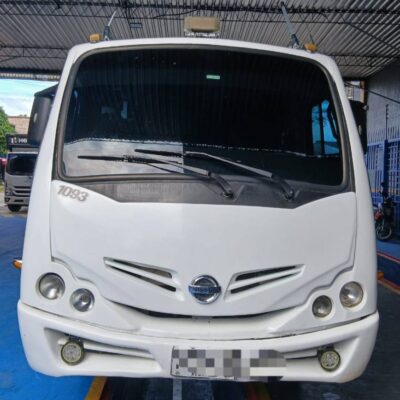 Nissan mt 3000 2006